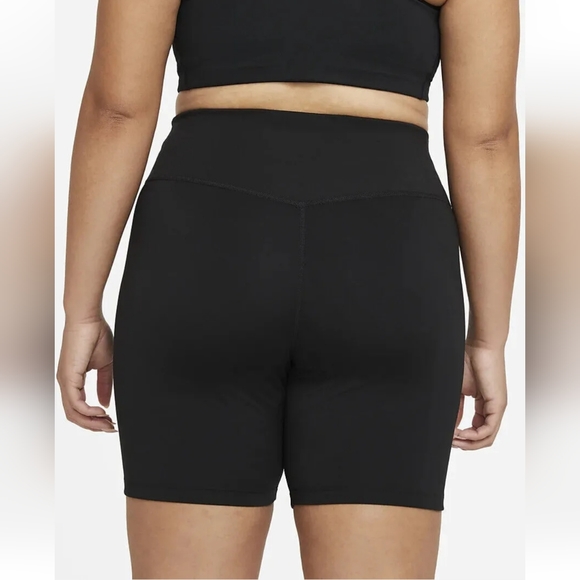 Nike plus Womens midrise Black bike shorts new - Picture 3 of 5